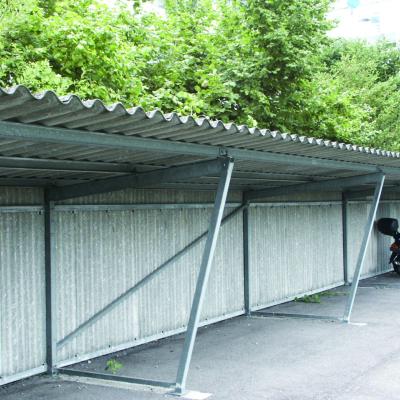 Plaques ondulées en amiante-ciment pour un abri à vélo, Suva