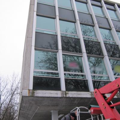 Edificio con amianto floccato nel cassonetto delle tapparelle. (Foto SC+P Sieber Cassina + Partner AG)