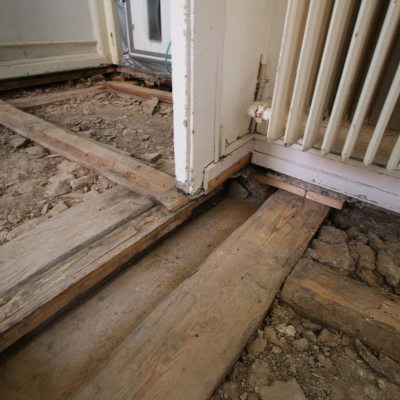 Gravat sous plancher en bois dans une maison dans lequel du radium a été utilisé. Photo: G. Di Tommaso et al., BAG